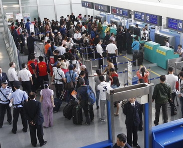 哈尔滨机场 旅客服务部员工全部更换新款制服